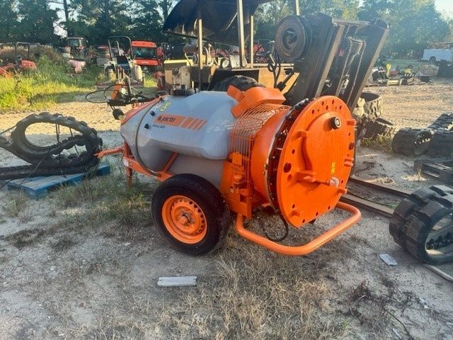 JACTO ARBUS 500 Blueberry sprayer 150 gallons