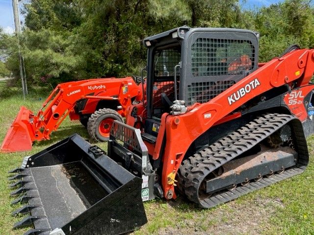 Kubota SVL95-2 with Tooth Bucket  813 hours
